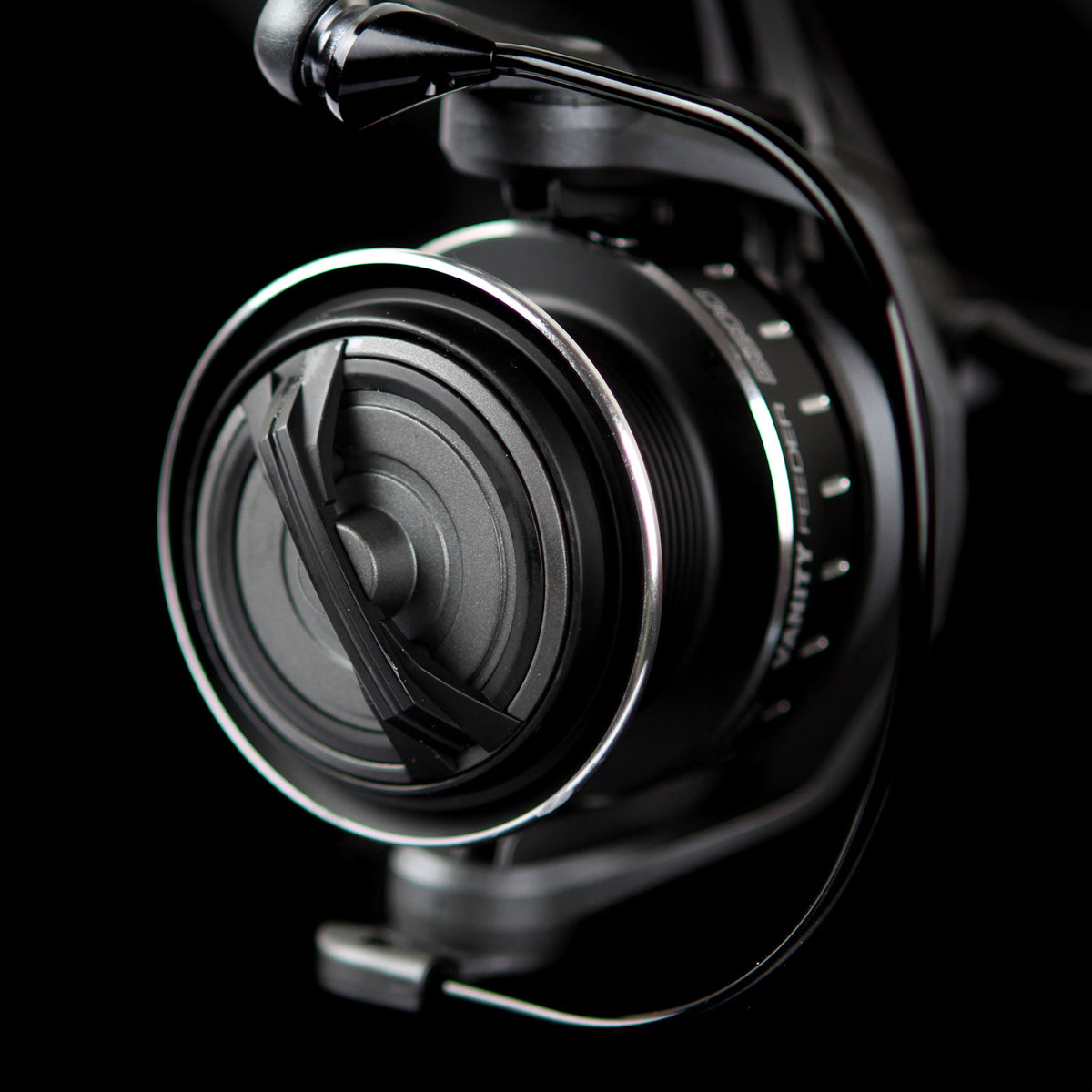 Nevis Vanity Feeder 5500